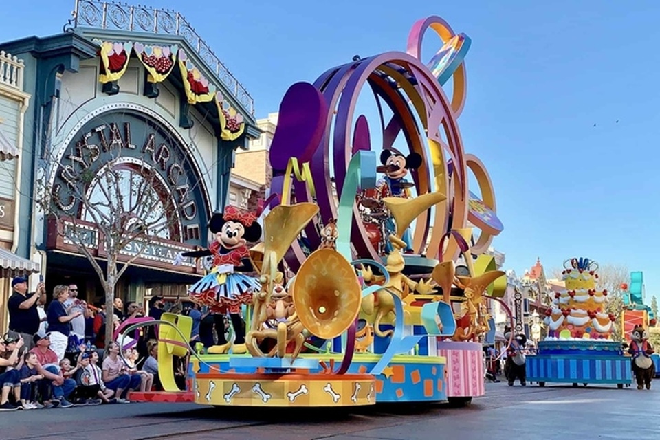 Điêu đứng vì Covid-19, Walt Disney sa thải 32.000 nhân viên - 2 Điêu đứng vì Covid-19, Walt Disney sa thải 32.000 nhân viên - 2