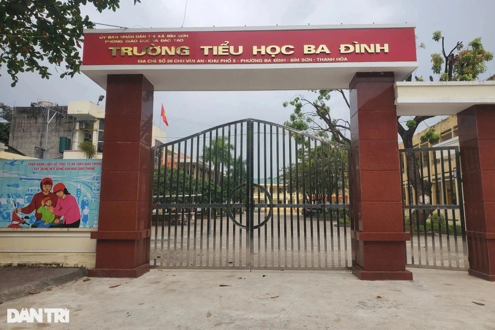 Mendisiplinkan guru dengan kesan fizikal menyebabkan belakang pelajar lebam di Thanh Hoa - 1 Kỷ luật cô giáo tác động vật lý khiến học sinh bầm lưng ở Thanh Hóa - 1