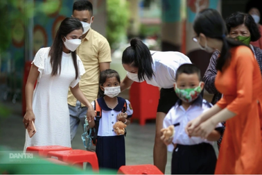 "Dễ mà, muốn giáo viên không bỏ nghề thì cứ tăng lương"