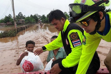 Vụ vỡ đập thủy điện tại Lào: Đội cứu hộ Thái Lan “trực chiến” cứu người gặp nạn