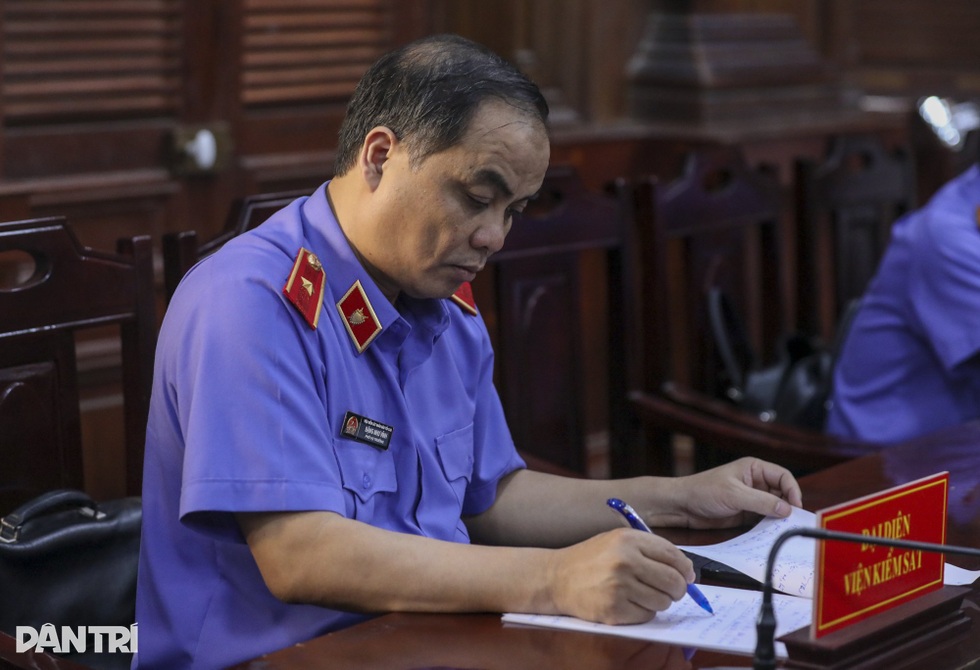 Vì sao ngân hàng nước ngoài phản đối bà Trương Mỹ Lan bán tòa nhà 1 tỷ USD? - 1 Vì sao ngân hàng nước ngoài phản đối bà Trương Mỹ Lan bán tòa nhà 1 tỷ USD? - 1
