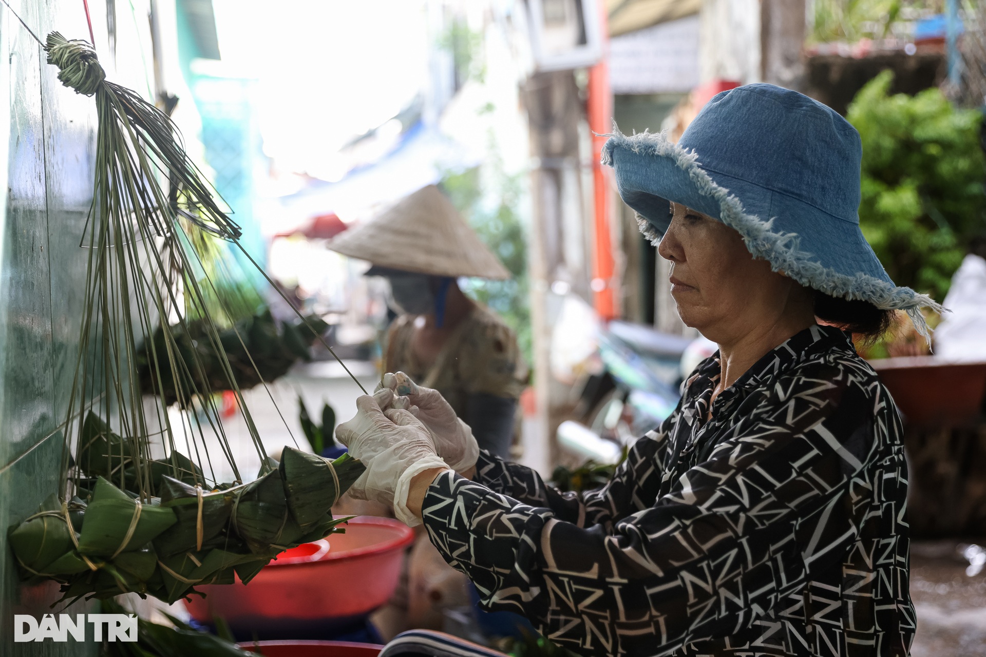 Hơn nửa thế kỷ giữ lửa nồi bánh ú lá tre dịp Tết Đoan Ngọ - 6