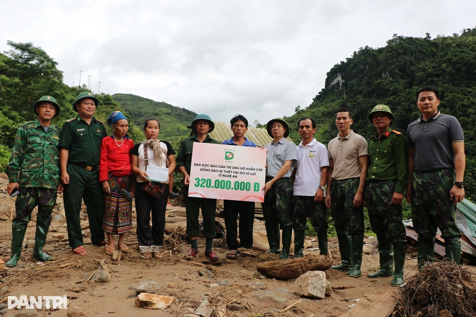 Báo Dân trí tiếp nhận hơn 272 triệu đồng giúp người dân vùng lũ ở Nghệ An - 2 Báo Dân trí tiếp nhận hơn 272 triệu đồng giúp người dân vùng lũ ở Nghệ An - 2