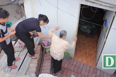 Nhà dân biến thành "hầm" sau dự án đường đắt kỷ lục ở Hà Nội