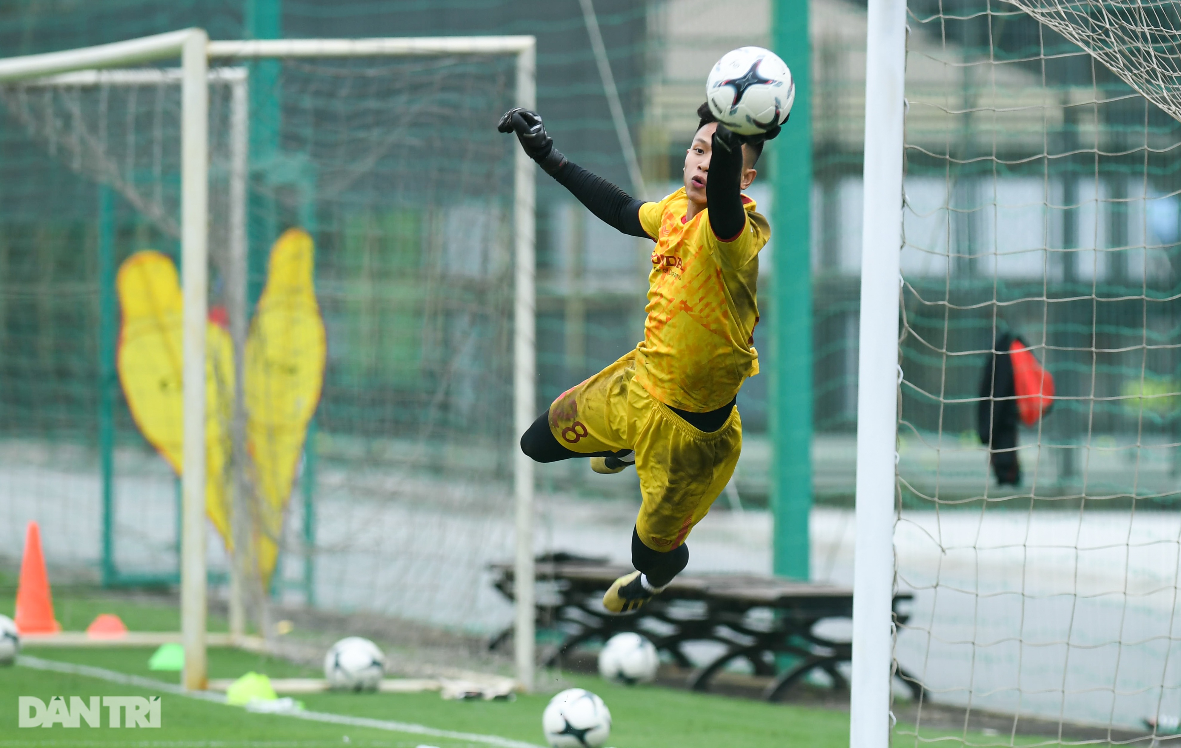 Thầy Park nhăn mặt, hướng dẫn học trò tới bung giày - 12 Thầy Park nhăn mặt, hướng dẫn học trò tới bung giày - 12