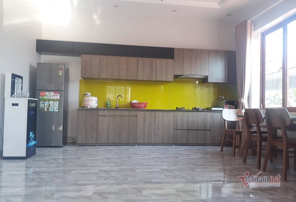 Biệt thự 3 tầng nổi bật giữa vùng núi của gia đình Hà Đức Chinh - 5 Biệt thự 3 tầng nổi bật giữa vùng núi của gia đình Hà Đức Chinh - 5
