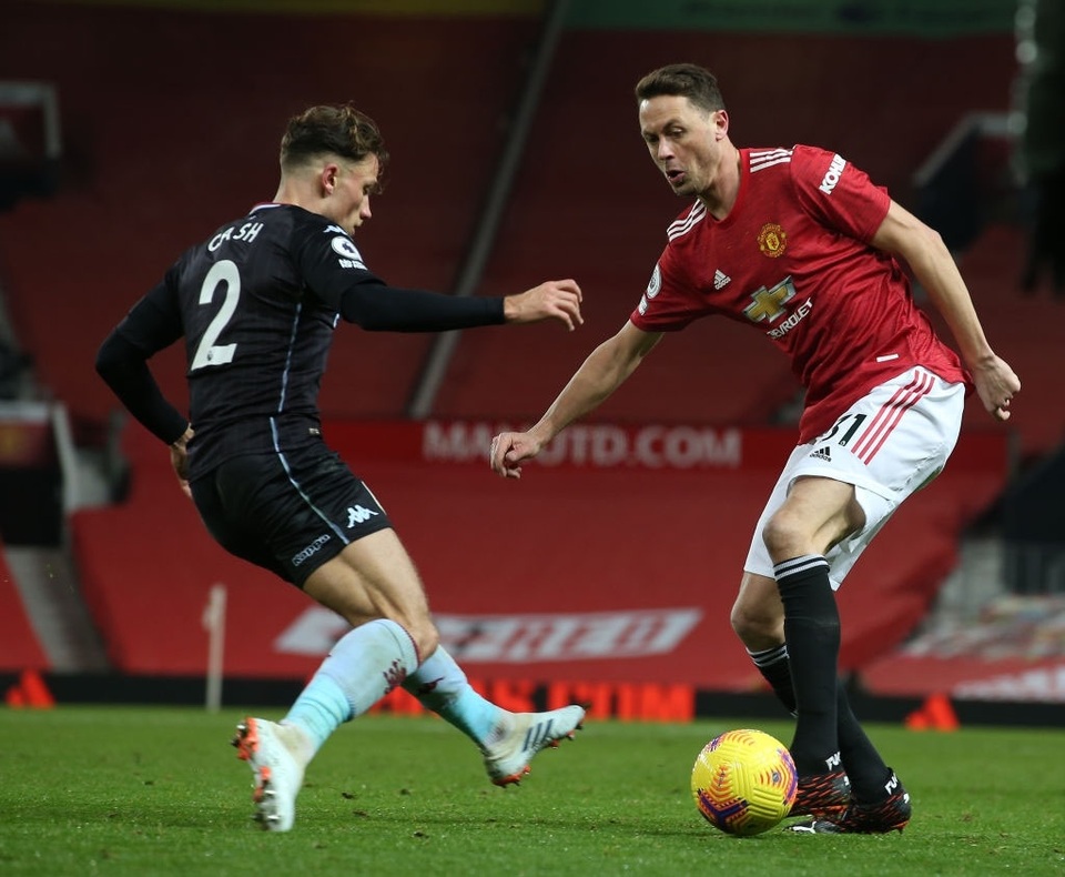 Đánh bại Aston Villa, Man Utd vươn lên bằng điểm Liverpool - 2 Đánh bại Aston Villa, Man Utd vươn lên bằng điểm Liverpool - 2