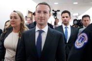 Ông chủ Facebook thừa nhận không thể ngăn chặn tin tức giả mạo và đánh cắp dữ liệu