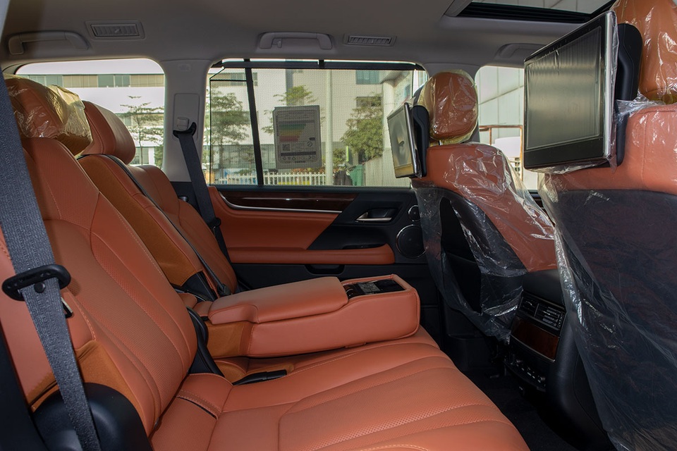 Lexus LX570 Super Sport 2021: Thay đổi nhẹ nhưng đại gia Việt vẫn săn đón - 7 Lexus LX570 Super Sport 2021: Thay đổi nhẹ nhưng đại gia Việt vẫn săn đón - 7
