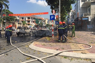 Video hiện trường vụ nổ xe taxi kinh hoàng ở Cẩm Phả