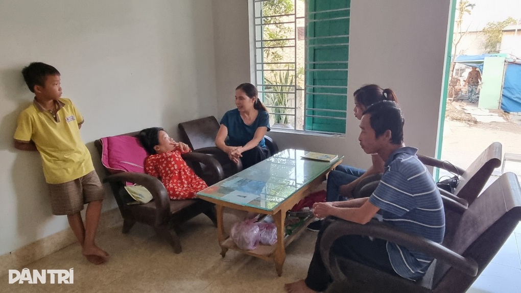 Bố con người đàn ông nặng 28kg có nhà mới, cuộc sống sang trang - 4 Bố con người đàn ông nặng 28kg có nhà mới, cuộc sống sang trang - 4