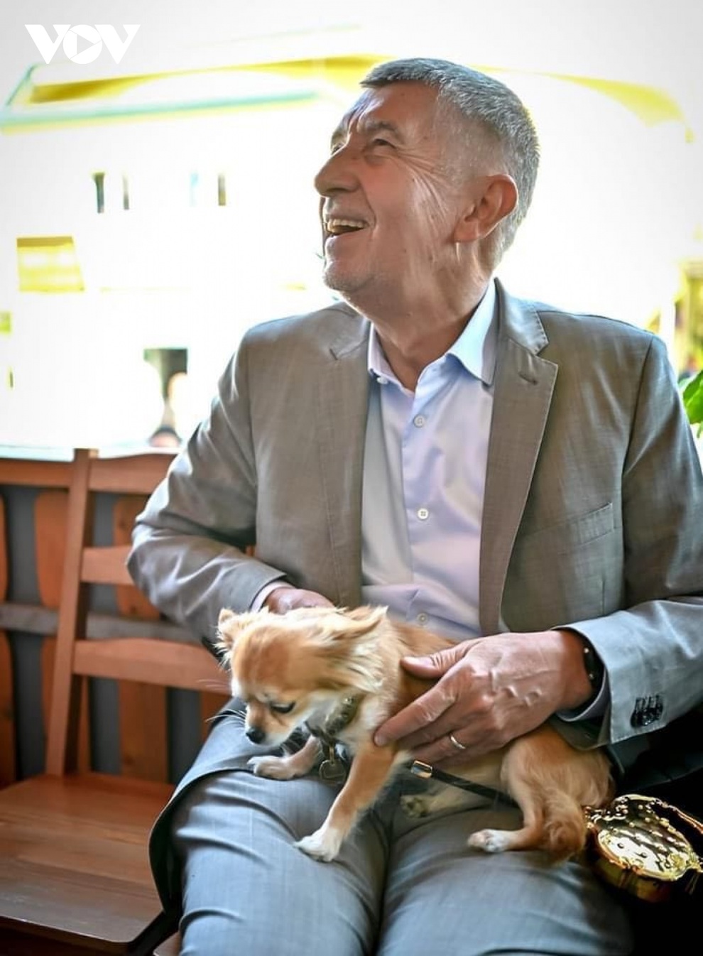 Thủ tướng Séc cắt tóc và mua sắm tại Trung tâm thương mại của người Việt ở Praha - 11 Thủ tướng Séc cắt tóc và mua sắm tại Trung tâm thương mại của người Việt ở Praha - 11