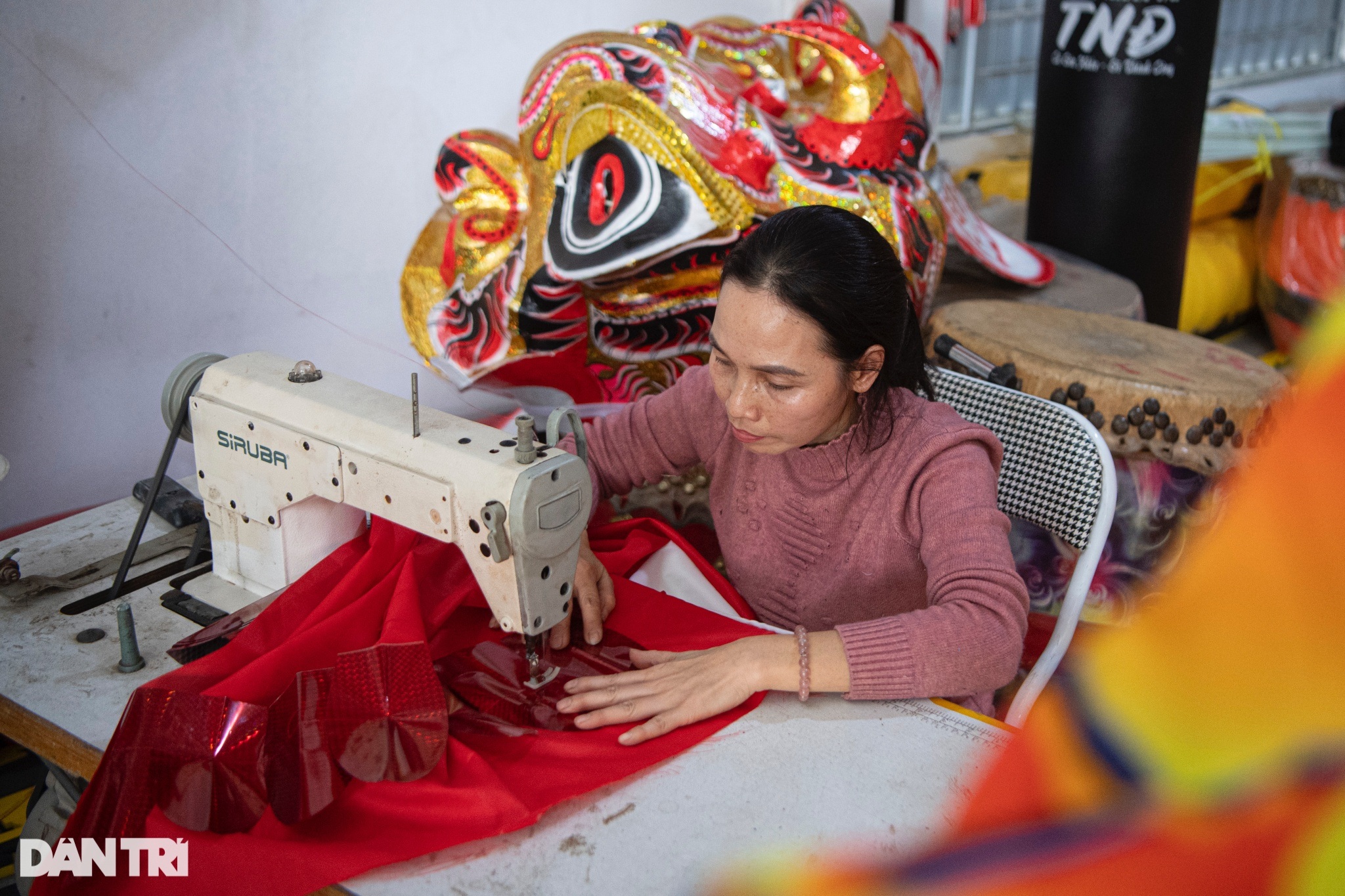 Explorează atelierul de dans al leului al echipei de succes a dansului dragonului din Hanoi - 7 Khám phá xưởng sản xuất lân sư của đội múa rồng nhiều thành tích ở Hà Nội - 7