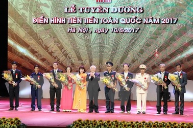 Vinh danh nhiều tấm gương tiêu biểu góp phần xây dựng, bảo vệ Tổ quốc