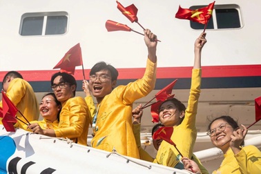 Tàu thanh niên Đông Nam Á và Nhật Bản cập bến TPHCM sau 5 năm vắng bóng