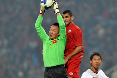 Thủ môn Dương Hồng Sơn nhập viện cấp cứu 