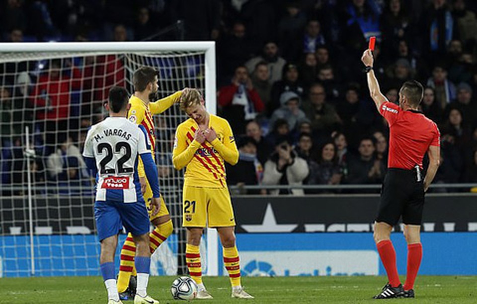 De Jong nhận thẻ đỏ, Barcelona bị Real Madrid cân bằng về điểm số - 6 De Jong nhận thẻ đỏ, Barcelona bị Real Madrid cân bằng về điểm số - 6