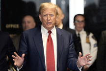 Ông Trump từ chối đề nghị thăm Ukraine