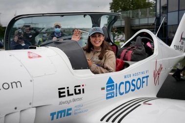 Cô gái 19 tuổi một mình bay vòng quanh thế giới