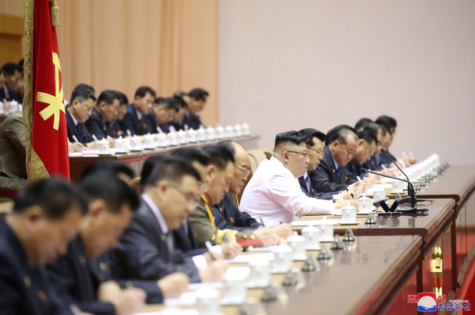 Ông Kim Jong-un: Triều Tiên đang đối mặt tình hình tồi tệ nhất - 4 Ông Kim Jong-un: Triều Tiên đang đối mặt tình hình tồi tệ nhất - 4