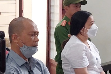 Trả hồ sơ vụ gửi con đi chữa bệnh, bố mẹ nhận về hũ tro cốt