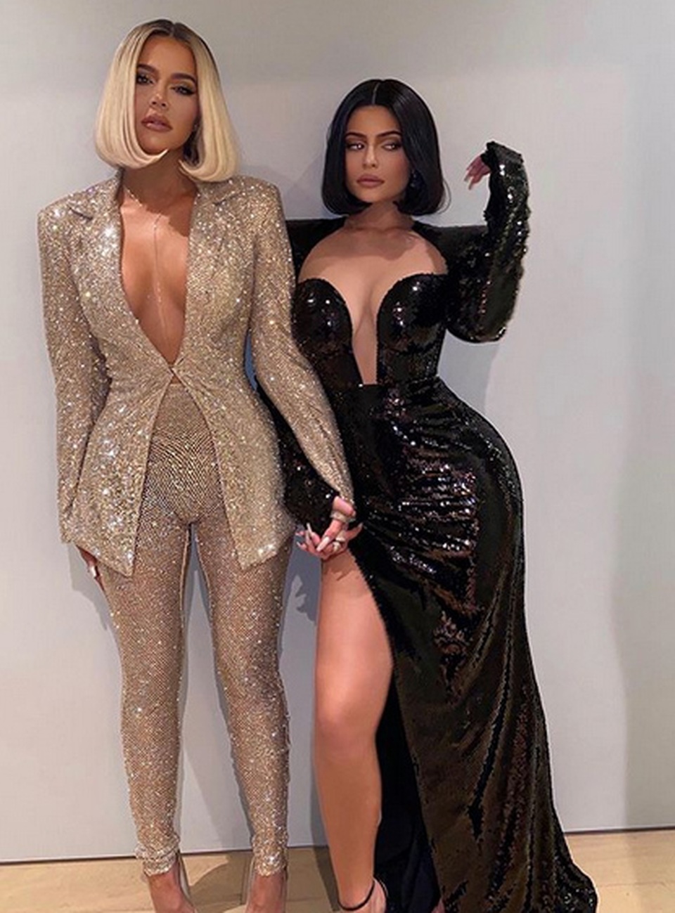 Kylie Jenner diện váy xẻ cao bất tận - 7 Kylie Jenner diện váy xẻ cao bất tận - 7