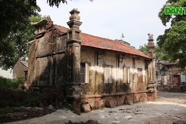 Ngôi đình làng kỳ lạ ở Hà Nội với tư thế rồng quay ngược