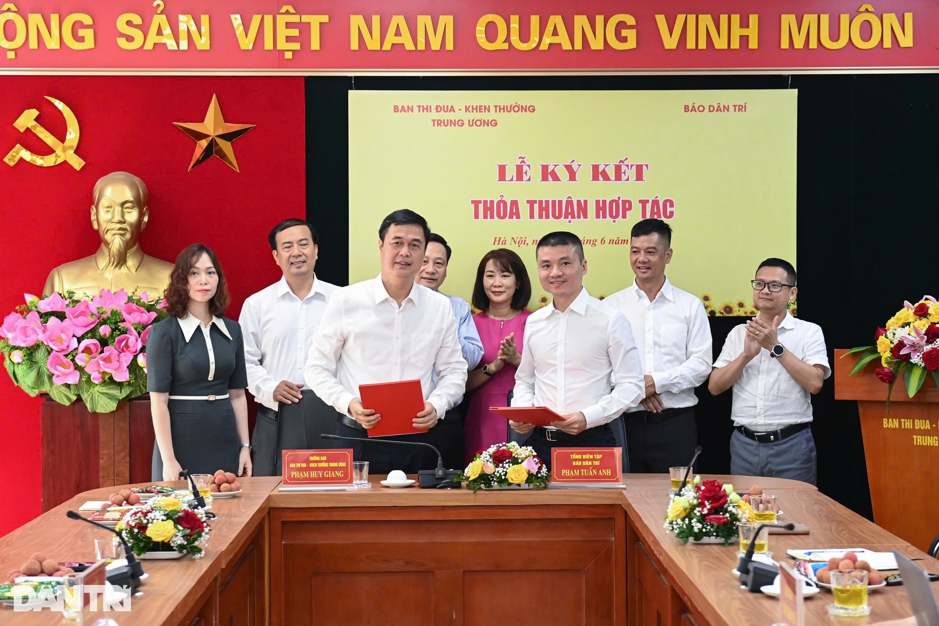 Báo Dân trí và Ban Thi đua - Khen thưởng Trung ương cùng lan tỏa việc tử tế - 8 Báo Dân trí và Ban Thi đua - Khen thưởng Trung ương cùng lan tỏa việc tử tế - 8