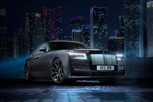 Rolls-Royce Black Badge Ghost được phủ lớp sơn màu đen nặng tới 45kg