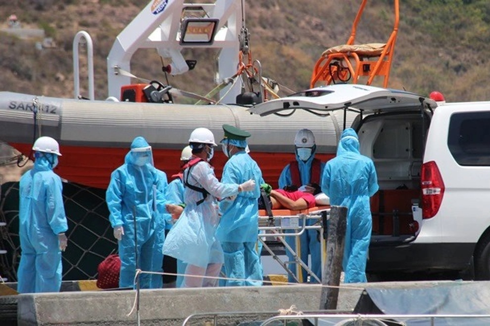 Bình Định: Thần tốc đưa ngư dân bị đột quỵ trên biển vào đất liền cấp cứu - 3 Bình Định: Thần tốc đưa ngư dân bị đột quỵ trên biển vào đất liền cấp cứu - 3