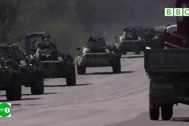 Vũ khí Nga sát biên giới Ukraine dù ông Putin mềm mỏng