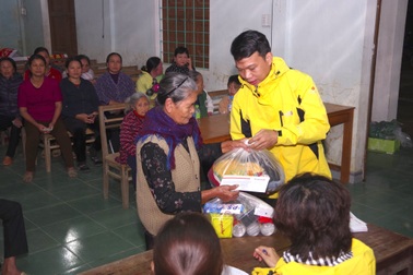 Tập đoàn HDMon Holdings ủng hộ đồng bào miền Trung vượt qua bão lũ