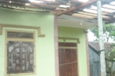 Lốc xoáy thổi tốc mái 12 nhà dân