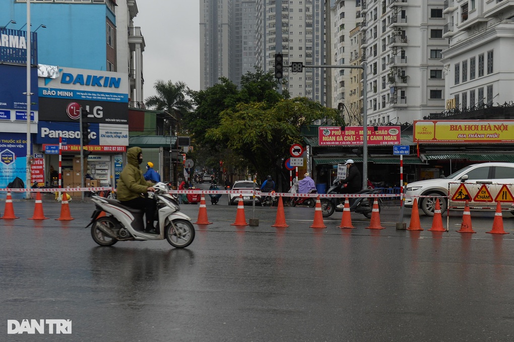 Đường 8 làn ở Hà Nội thông thoáng sau khi ngắt đèn đỏ, đóng ngã tư - 3 Đường 8 làn ở Hà Nội thông thoáng sau khi ngắt đèn đỏ, đóng ngã tư - 3