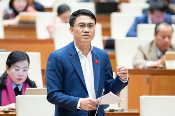 "Giáo viên cần được tăng lương nhưng nhiều nghề khác cũng khó khăn"