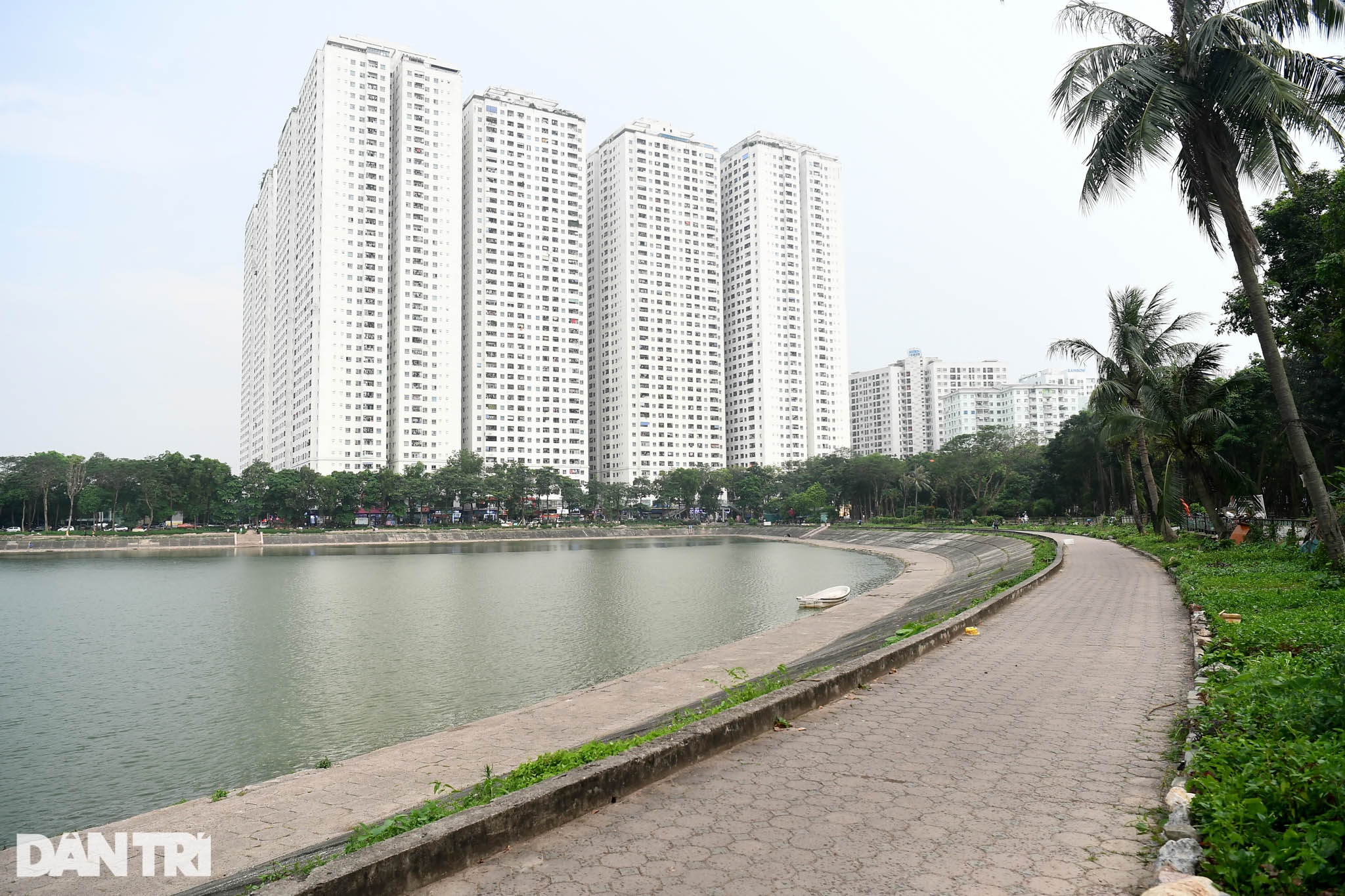 Lập chốt ngăn người dân chui rào, tụ tập trong các công viên ở Hà Nội - 10 Lập chốt ngăn người dân chui rào, tụ tập trong các công viên ở Hà Nội - 10