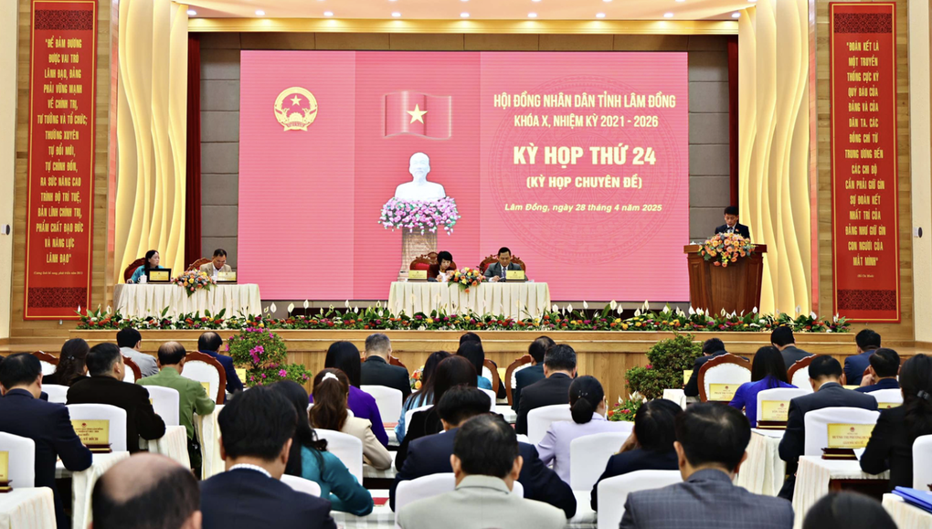 Tỉnh dự kiến rộng nhất Việt Nam quan tâm công tác cán bộ - 1 Tỉnh dự kiến rộng nhất Việt Nam quan tâm công tác cán bộ - 1