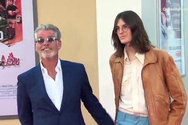 Pierce Brosnan bên con trai Dylan