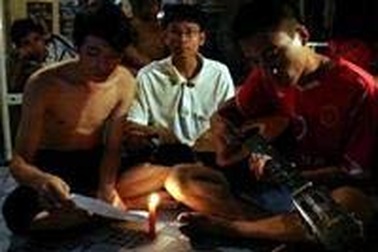 Ký túc xá những đêm mất điện