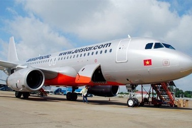 Vé máy bay Tết: Dò dẫm bán, ngắc ngoải mua 