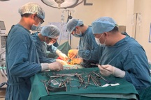 Lần đầu bệnh viện ở TPHCM thực hiện ca mổ đặc biệt chữa ung thư tiết niệu