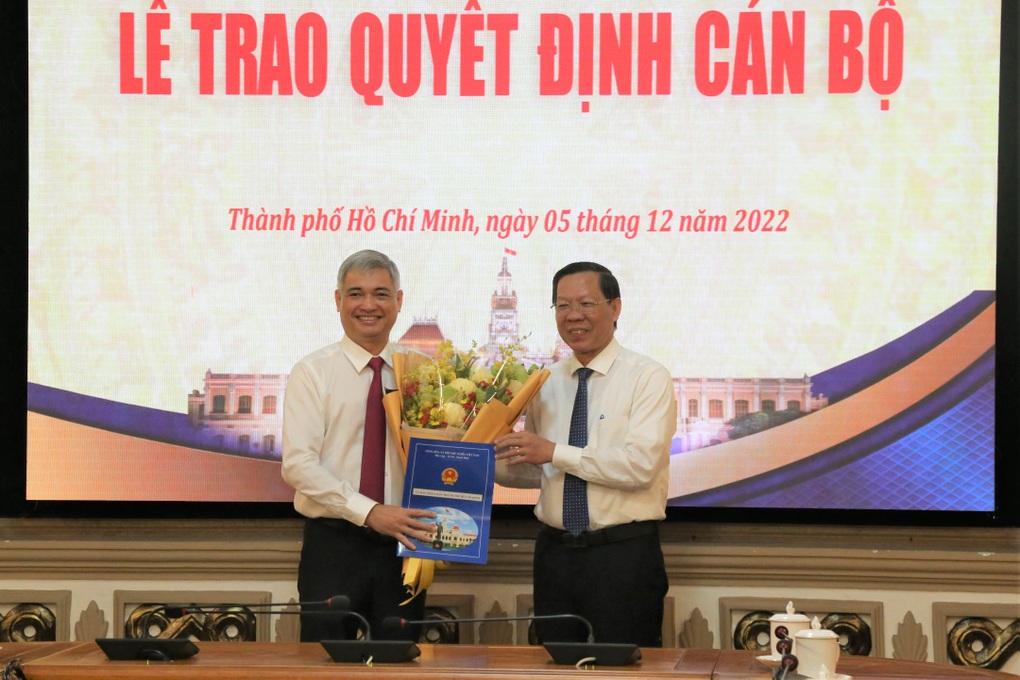 Ông Lê Duy Minh nhận quyết định làm Giám đốc Sở Tài chính TPHCM - 1 Ông Lê Duy Minh nhận quyết định làm Giám đốc Sở Tài chính TPHCM - 1