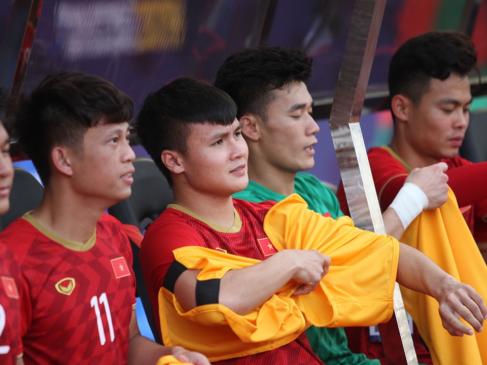 Quang Hải đăm chiêu nhìn đội nhà bị U22 Thái Lan dẫn bàn - 9 Quang Hải đăm chiêu nhìn đội nhà bị U22 Thái Lan dẫn bàn - 9