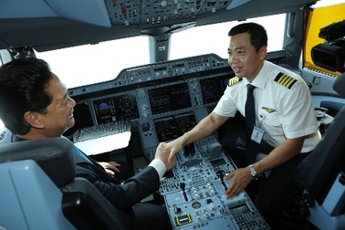 Thủ tướng thực hiện nghi thức “cất cánh” chiếc A350 thế hệ mới nhất thế giới