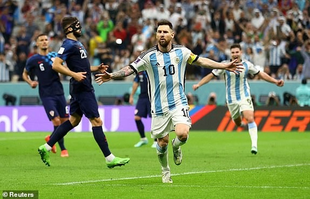 Messi ghi bàn và ăn mừng cảm xúc trong ngày giúp Argentina vào chung kết - 2 Messi ghi bàn và ăn mừng cảm xúc trong ngày giúp Argentina vào chung kết - 2