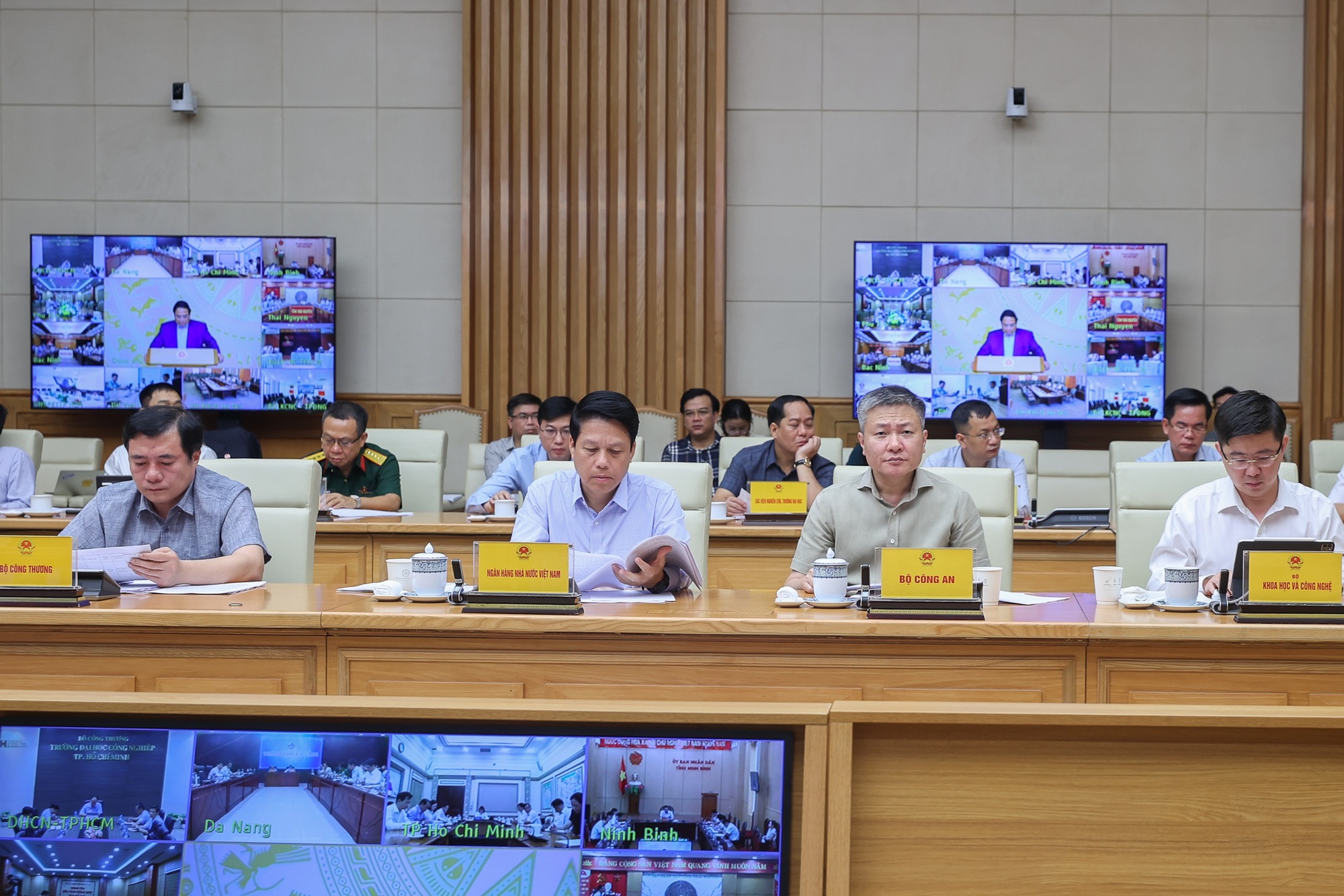 Thủ tướng mong Việt Nam đi tắt đón đầu, bứt phá trong ngành bán dẫn - 2