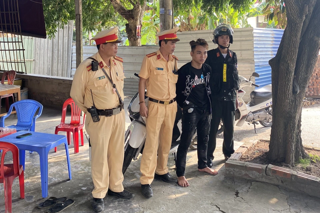 CSGT bắt giữ đối tượng giết người đang trên đường bỏ trốn - 1