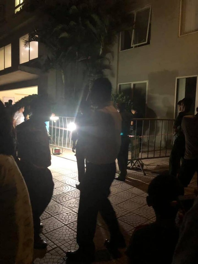 Hà Nội: Bố mẹ vắng nhà, bé gái 4 tuổi rơi từ tầng 12 chung cư xuống đất tử vong - Ảnh 1. Hà Nội: Bố mẹ vắng nhà, bé gái 4 tuổi rơi từ tầng 12 chung cư xuống đất tử vong - Ảnh 1.