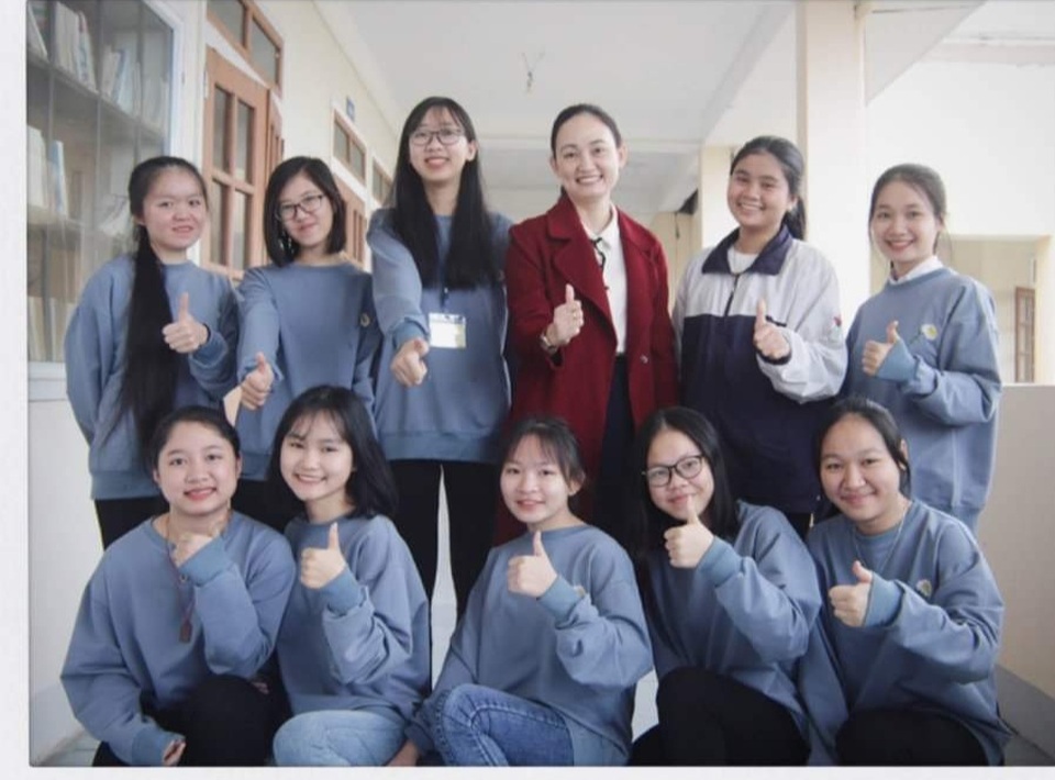 Nhà vách gỗ xiêu vẹo, nữ sinh nghèo giành giải Nhất quốc gia môn Địa lý - 4 Nhà vách gỗ xiêu vẹo, nữ sinh nghèo giành giải Nhất quốc gia môn Địa lý - 4