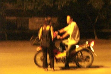 “Hoa rừng” trôi dạt về thành phố và những hệ lụy 